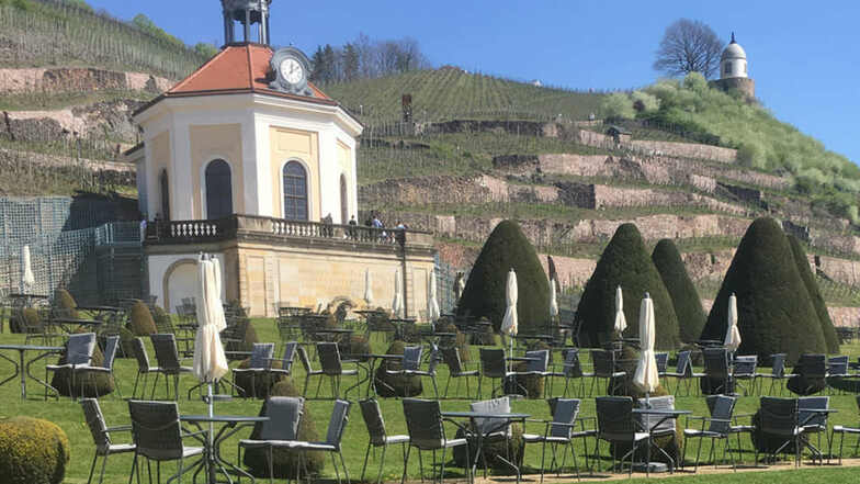 Blick auf das Lusthäuschen Belvedere und die Terrassen am Schloss Wackerbarth. © Jörg Ludewig